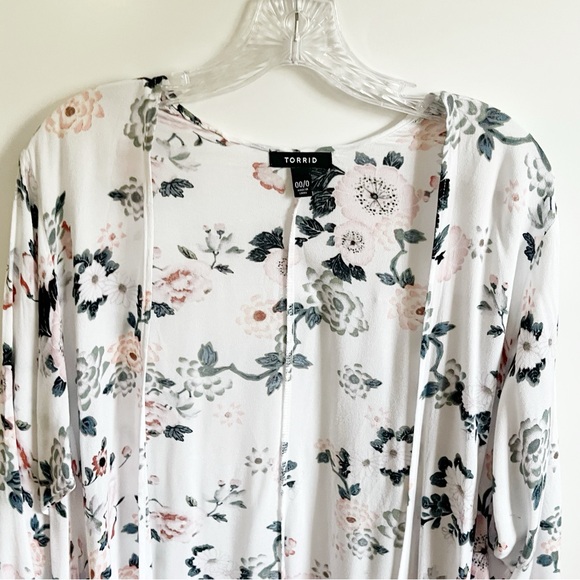 Torrid kimono white pink floral open front lightweight - Picture 6 of 9